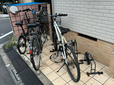 【駐車場】 | ウエストポール | 敷地内に自転車置き場があります