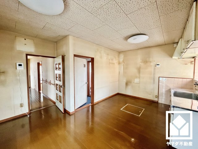 八幡市橋本平野山の居間・リビング