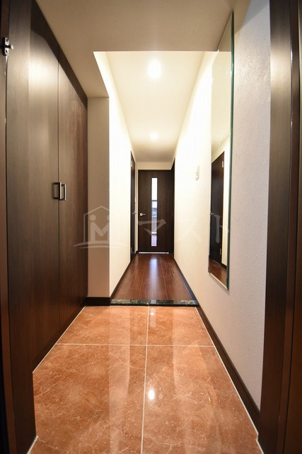 大阪市中央区材木町の賃貸マンションの玄関