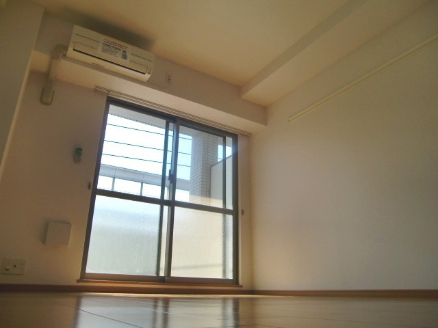 Ｔ’ｓ　ＣＵＢＥ　ＺＥＲＯの洋室