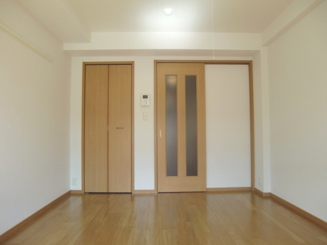 Ｔ’ｓ　ＣＵＢＥ　ＺＥＲＯの洋室