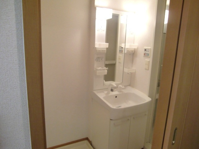 Ｔ’ｓ　ＣＵＢＥ　ＺＥＲＯの洗面所