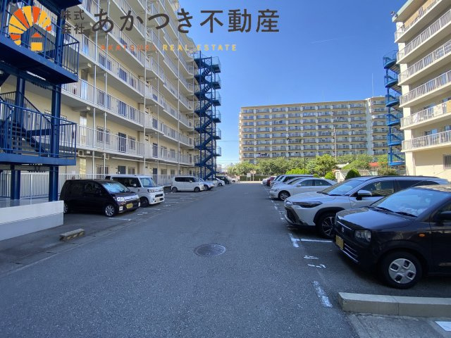 明石土山駅前スカイハイツ　B棟の駐車場