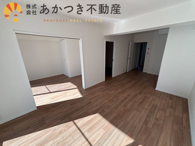 明石土山駅前スカイハイツ　B棟の居間・リビング