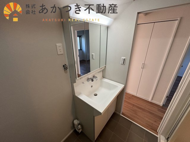 明石土山駅前スカイハイツ　B棟の独立洗面台