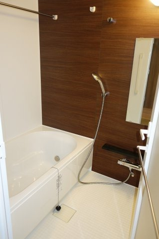 コンフォリア・リヴ志村三丁目の浴室