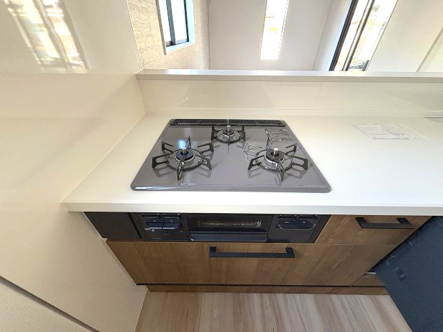 【キッチン】 | 福岡市西区姪浜1丁目1期　1号棟（全2棟）【仲介手数料無料・0円】 | 施工例。施工例は完成時と異なる場合があります。