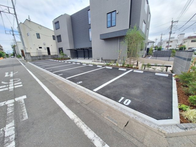 グラン・ソレイユの駐車場