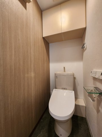 シャトー橿原のトイレ|温水洗浄便座付きタンクレストイレ