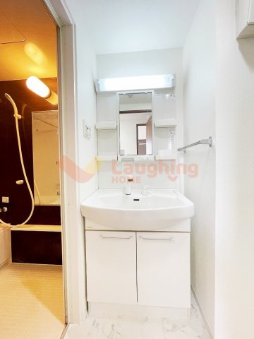 エスペランサ久留米駅前の洗面所|ゆったりとスペースのある洗面所