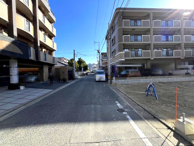 【その他】 | 福岡市西区姪浜1丁目1期　2号棟（全2棟）【仲介手数料無料・0円】 | 現地写真。前面道路です。