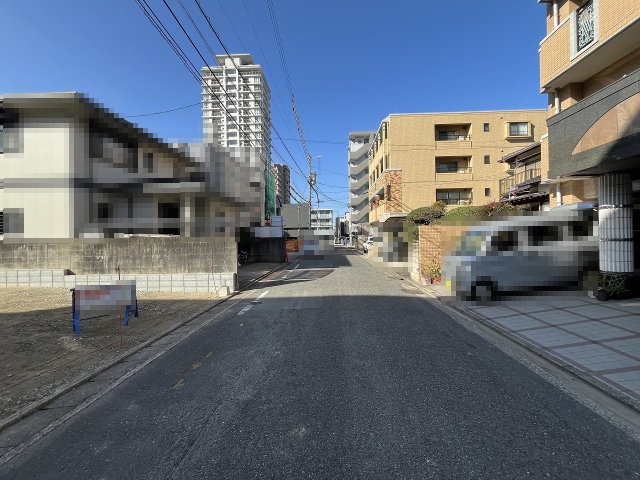 【その他】 | 福岡市西区姪浜1丁目1期　2号棟（全2棟）【仲介手数料無料・0円】 | 現地写真。前面道路です。