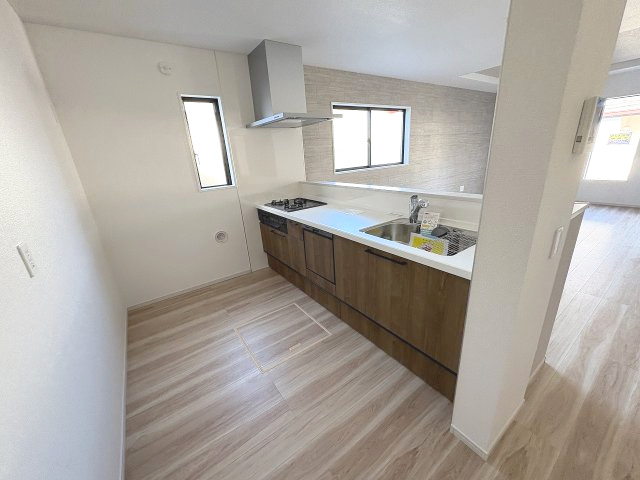 【キッチン】 | 福岡市西区姪の浜1丁目1期　2号棟（全2棟）【仲介手数料無料・0円】 | 施工例。施工例は完成時と異なる場合があります。