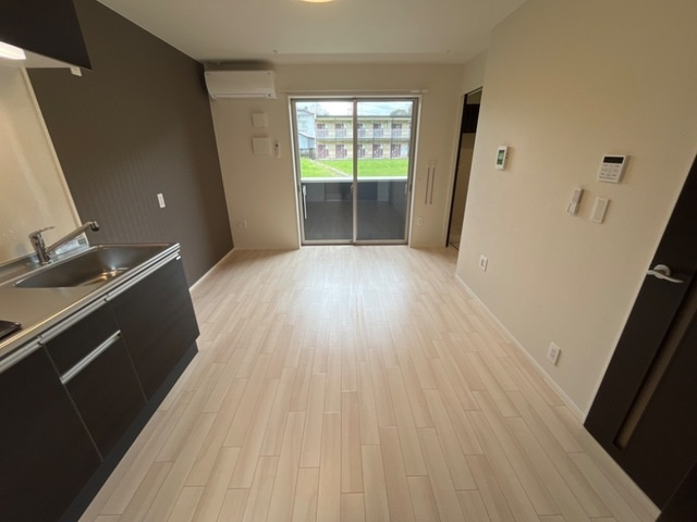 広島市安佐北区落合南３丁目のアパートの居間・リビング