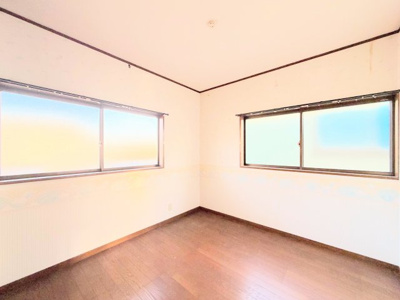 【洋室】 | ◆寒川町岡田8丁目　中古戸建◆ | ◆柔らかい陽光が差し込む明るいお部屋を演出する設計。彩光の取れる窓が気持ちの良いお部屋を創り上げます。