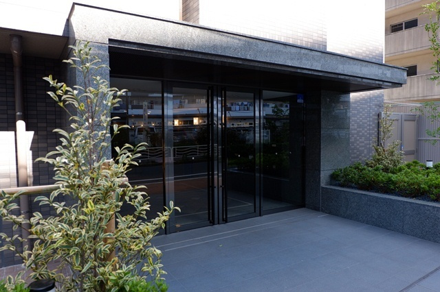 ルーブル大島弐番館のエントランス