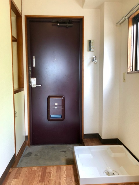 フォートレス五月台の玄関