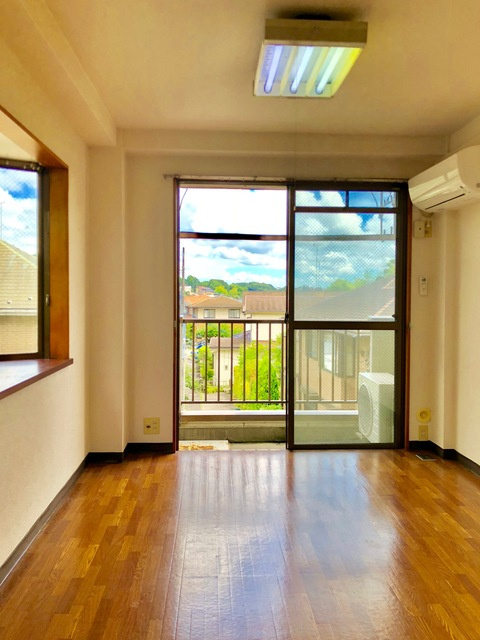 フォートレス五月台の居間・リビング