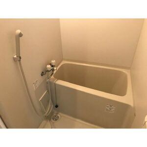 クレフラスト新守山南A棟の浴室