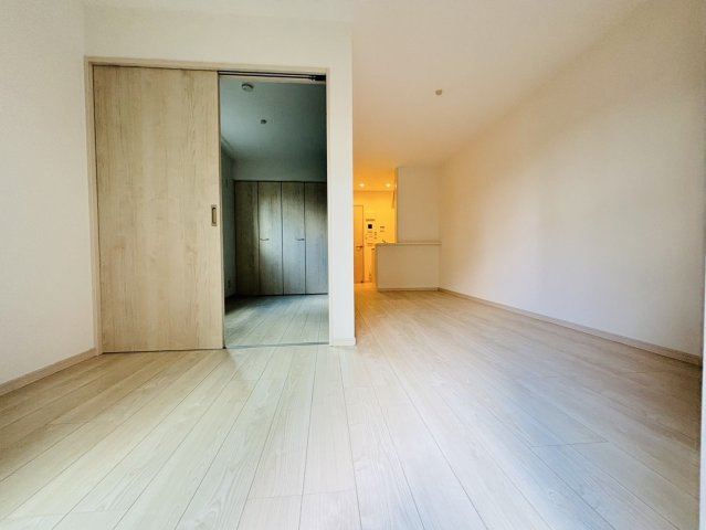 筑紫野市紫２丁目のアパートの居間・リビング