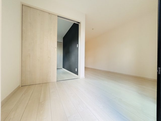 筑紫野市紫２丁目のアパートの居間・リビング