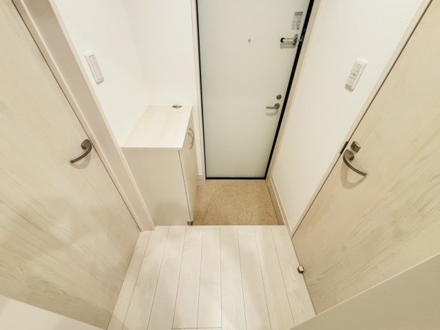 筑紫野市紫２丁目のアパートの玄関