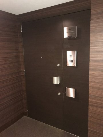 THE TOWER KOISHIKAWAの玄関