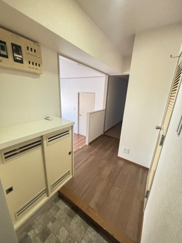 中銀府中大国マンションの玄関