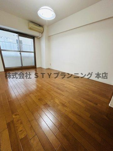 仲介手数料０円！HF丸の内レジデンスの居間・リビング