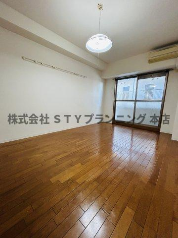 仲介手数料０円！HF丸の内レジデンスの居間・リビング