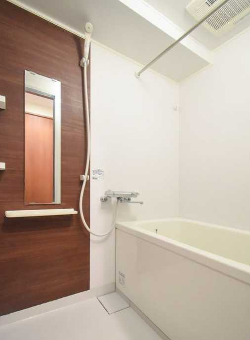 ロータスサカエ　オートロック　角部屋　駅近の浴室
