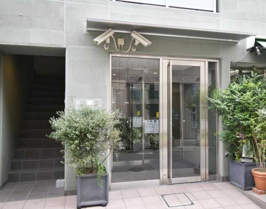 ロータスサカエ　オートロック　角部屋　駅近のエントランス