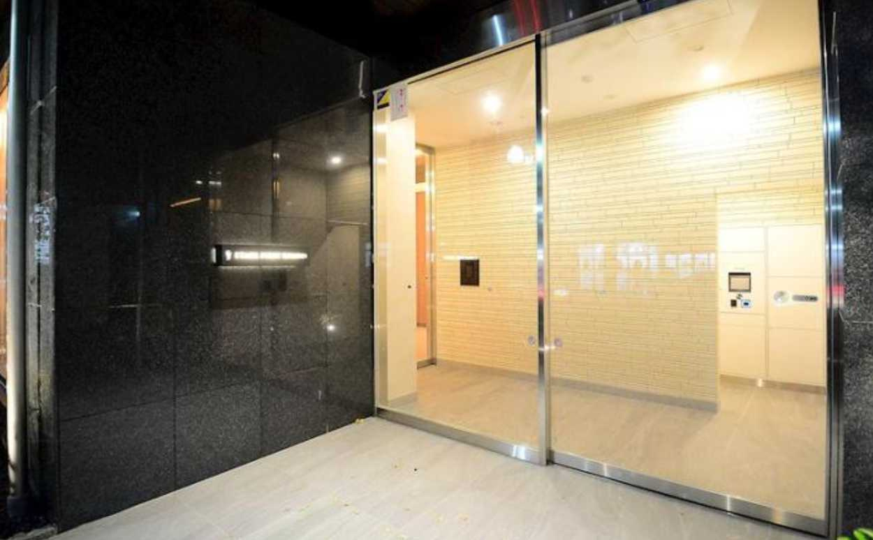 ステージファースト駒沢公園通り　南向き　築浅　ネット無料　ペット相談のエントランス