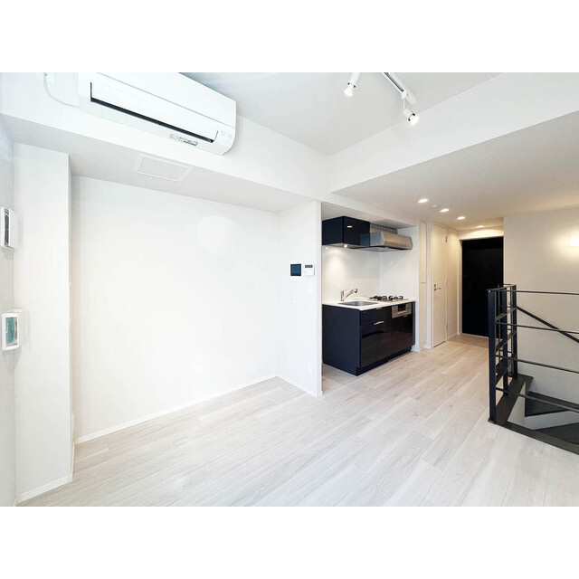 ラ・ペルラ下北沢の居間・リビング