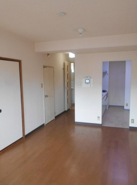 【中古マンション】コンドミニアム坂戸の居間・リビング|ゆったり過ごせるリビングです