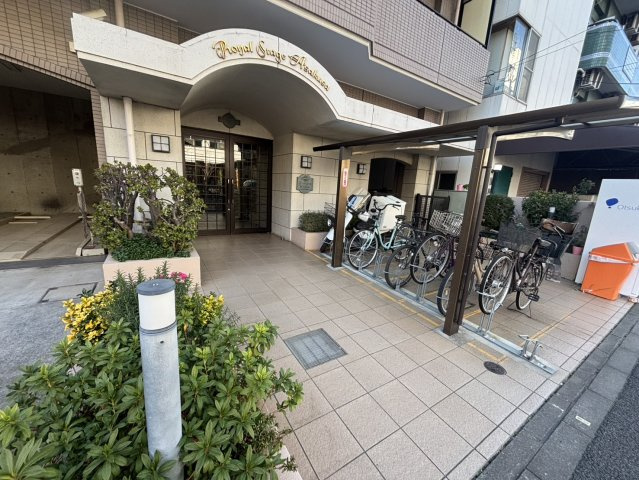 ロイヤルステージ浅草のエントランス
