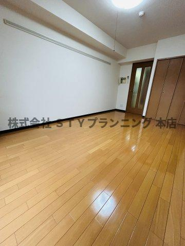 仲介手数料０円！アールズコート本郷の居間・リビング