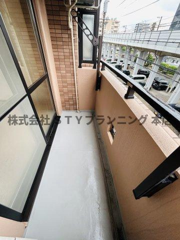 仲介手数料０円！アールズコート本郷のバルコニー