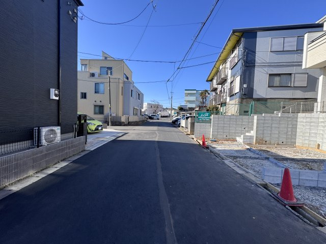 柏市豊住３丁目新築戸建の前面道路含む現地写真|南東側前面道路・幅員約6ｍ