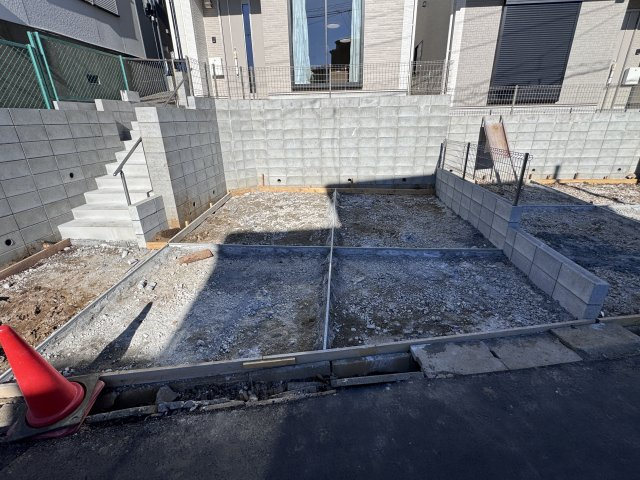 柏市豊住３丁目新築戸建の駐車場|1号棟駐車スペース・並列2台駐車可（1月29日撮影）