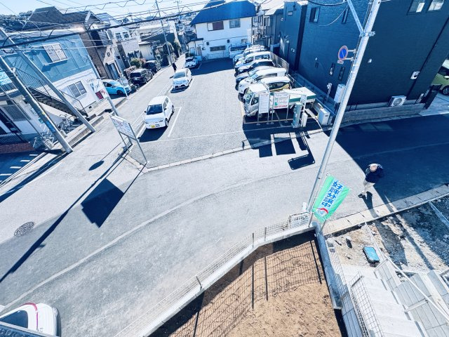 柏市豊住３丁目新築戸建の前面道路含む現地写真|バルコニーより南側眺望・南道路で日当たり良好♪