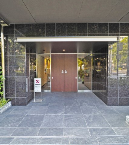 パレステージ関内大通りのエントランス