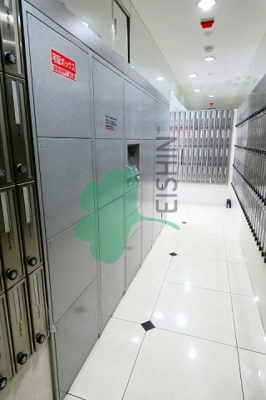 【その他共用部分】 | No.72　HARBOR EAST TOWER(No.72　ハーバーイーストタワー) | 宅配ボックス完備です。長時間滞在すると不審者防止の防犯カメラ録画が開始されます