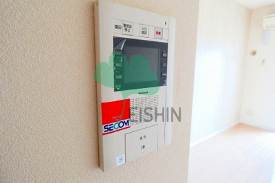 【設備】 | No.72　HARBOR EAST TOWER(No.72　ハーバーイーストタワー) | モニター付きインターホンはセコムと連動しており緊急時は短時間で駆けつけてくれます