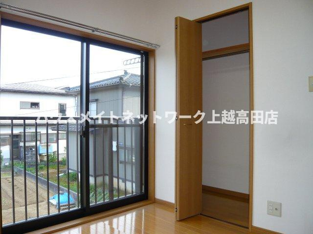 キューブ滝寺Ａの内装|洋室4.5帖・クローゼット（参考同型キューブ滝寺Ｂ室内写真）