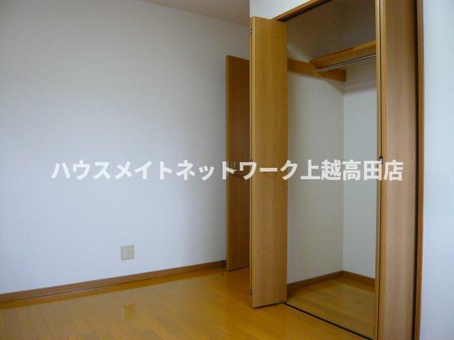 キューブ滝寺Ａの収納|洋室5.5帖・クローゼット（参考同型キューブ滝寺Ｂ室内写真）