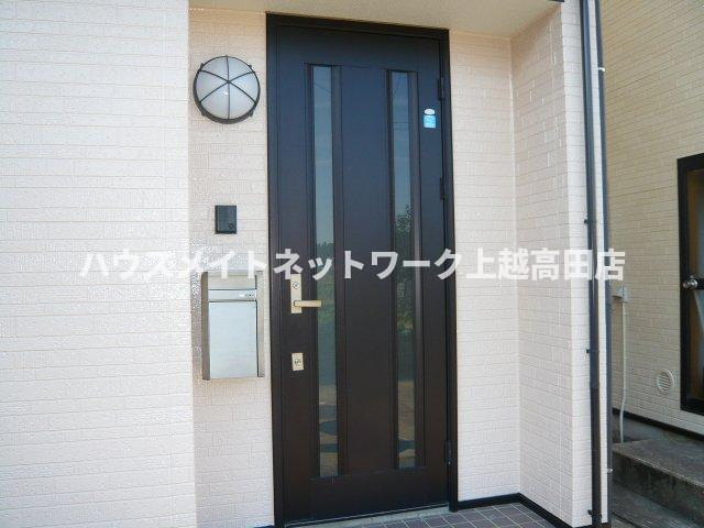 キューブ滝寺Ａのエントランス|エントランス（参考同型キューブ滝寺Ｂ室内写真）