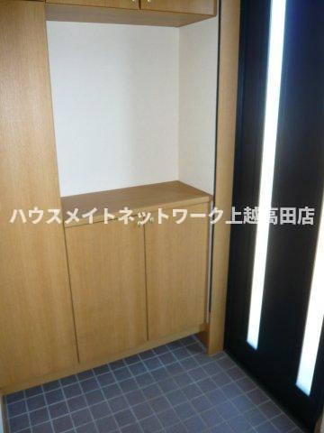 キューブ滝寺Ａの設備|玄関・シューズボックス（参考同型キューブ滝寺Ｂ室内写真）