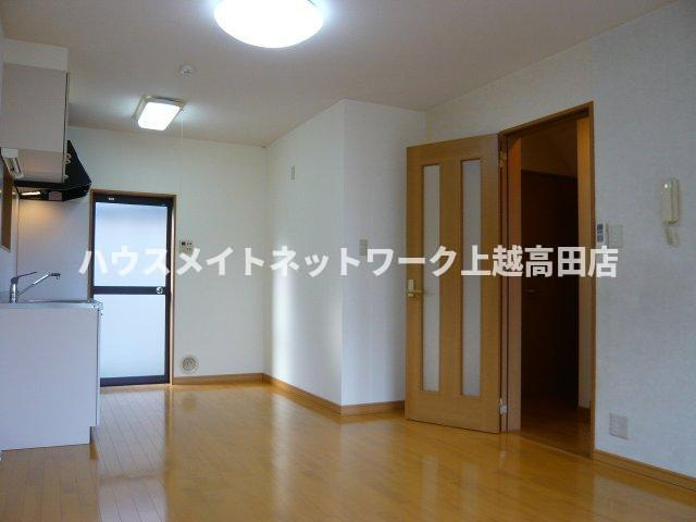 キューブ滝寺Ａの居間・リビング|ＬＤＫ（参考同型キューブ滝寺Ｂ室内写真）