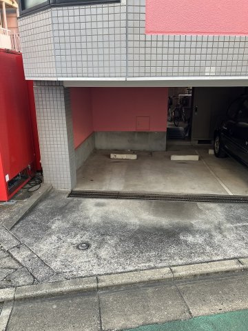 ＵＲＢＡＮＮ　ＧＲＡＣＥの駐車場